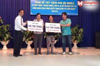 HungHau trao tặng nhà tình thương và sổ tiết kiệm cho hộ nghèo quận Tân Phú