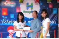 Hùng Hậu đón trung thu ấm áp bên Trẻ em mồ côi khuyết tật tại Mái ấm Thiên Phước, xã An Nhiên Phước, huyện Củ Chi, TP HCM.